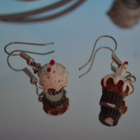 ✨ FREE ✨ Cupcake Earrings - Picture 2 of 2